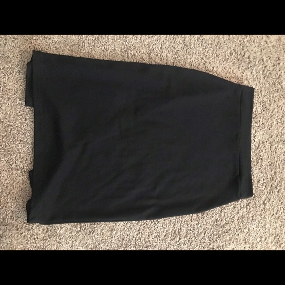 Knit knee length skirt with asymmetrical look - Picture 3 of 3